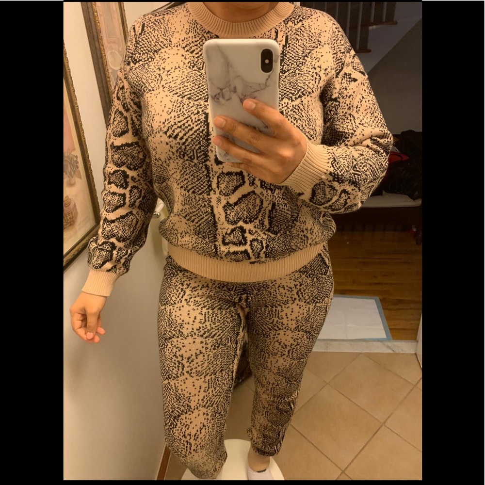 Medium Sweater Set - Taupe/Black